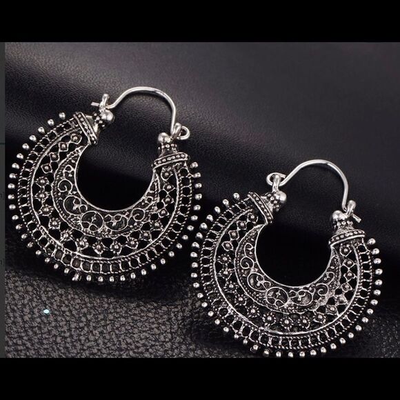 NEW Antique Silver Tone Vintage Style Earrings - Picture 1 of 4